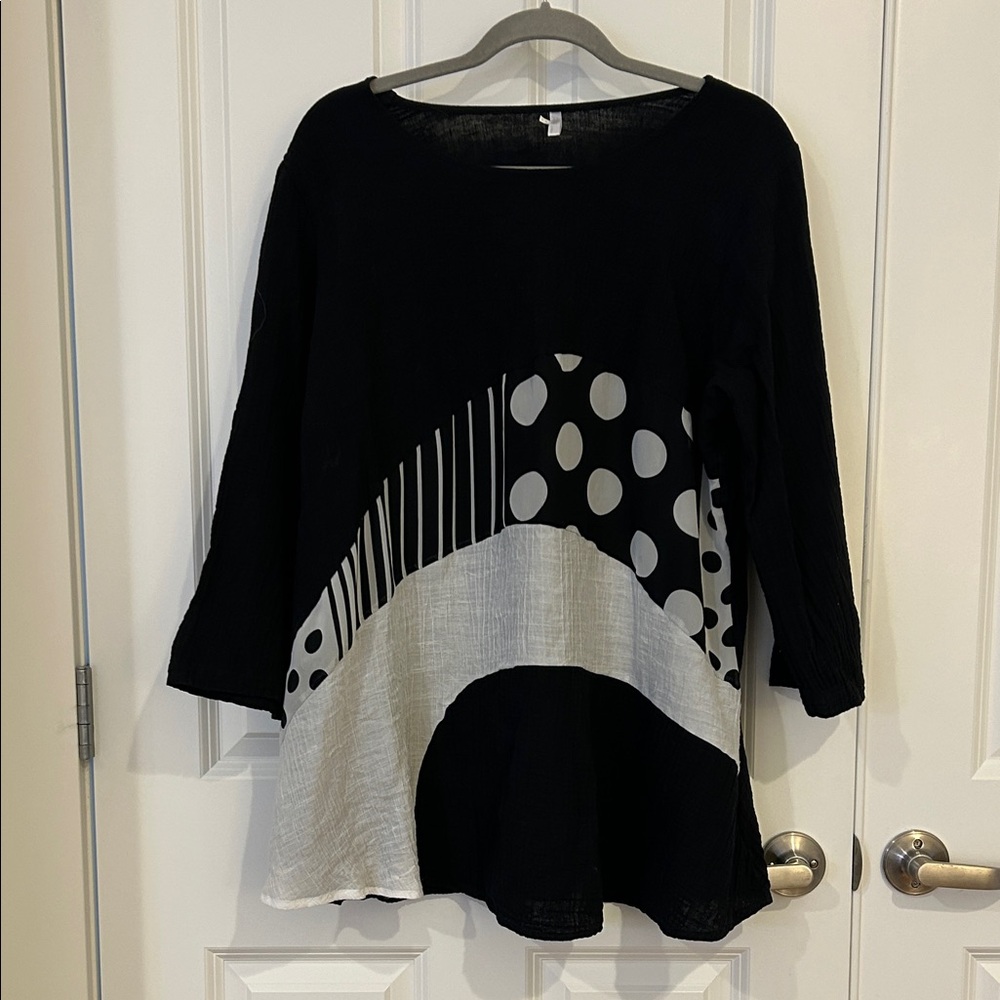 Black & White Patterned Women's Tunic Top